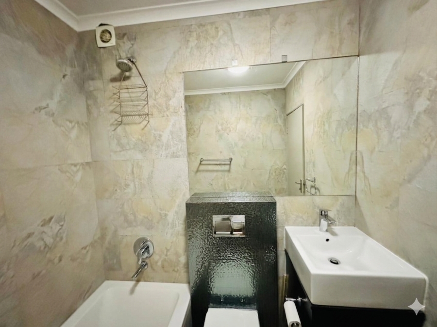 2 Bedroom Property for Sale in Sea Point Western Cape